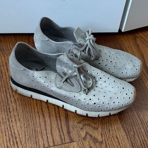 OTBT Shoes - OTBT Lunar Leather Silver Shimmer Comfort Lace Up Sneakers Size 9.5